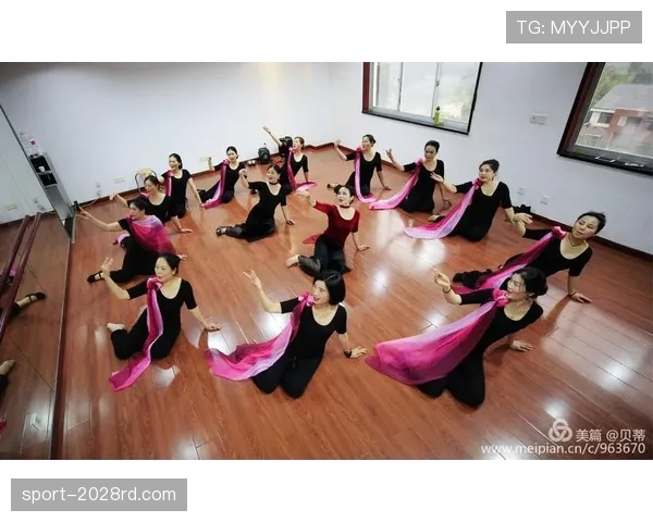 威少衣柜里塞满紧身衣，训练完直接走秀？