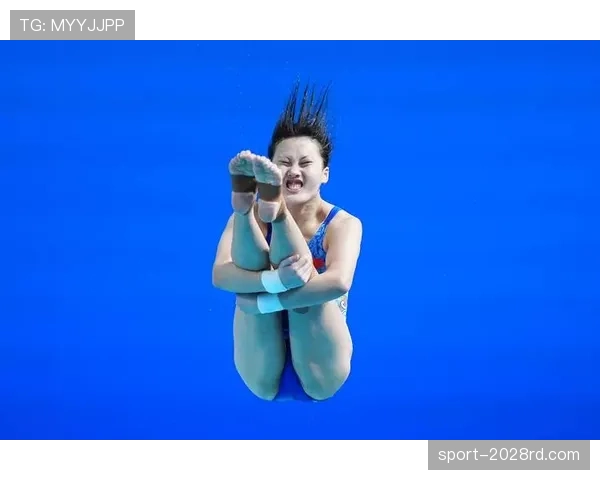 掌敏洁跳水后回家连沙发都不坐，地板擦得能反光