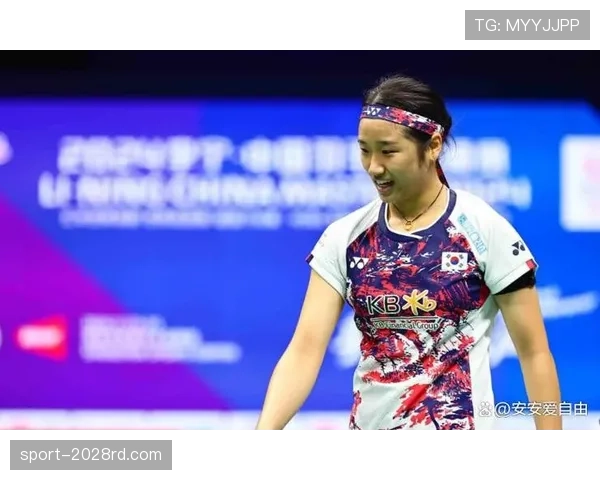 安洗莹赛场里零表情，街上随便一站就像时装封面