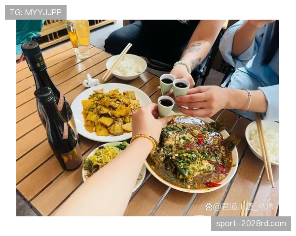 特雷·杨家的冰箱里塞满了能量饮料，连矿泉水都得排队