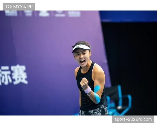 袁悦训练完直接啃冰棒，这自律人设是不是有点绷不住了？